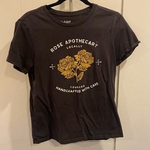 Schitt’s Creek T-shirt “Rose Apothecary”